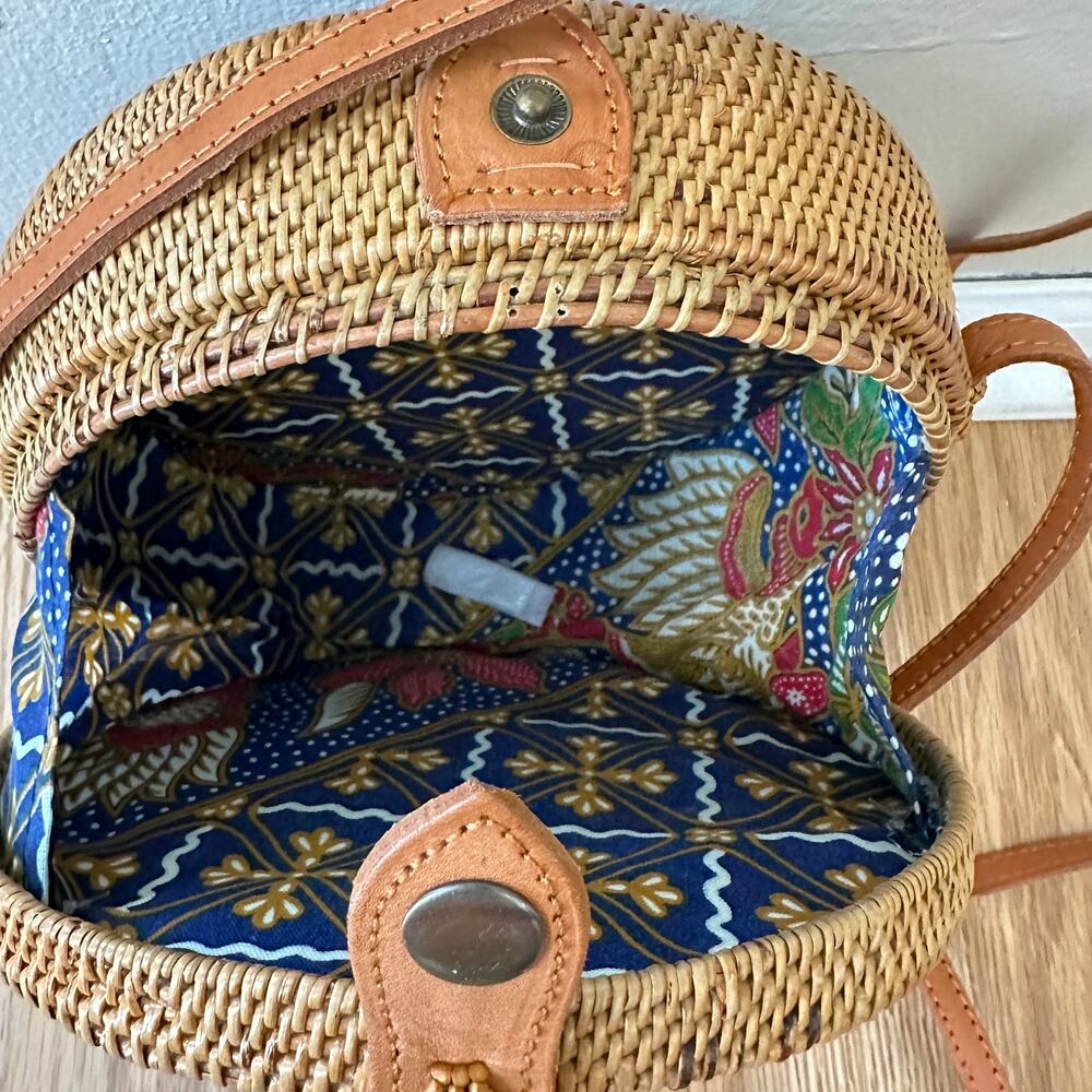 Boho Handwoven Round Rattan Crossbody Purse Flower Weaving Bali Bag Leather - Picture 4 of 12